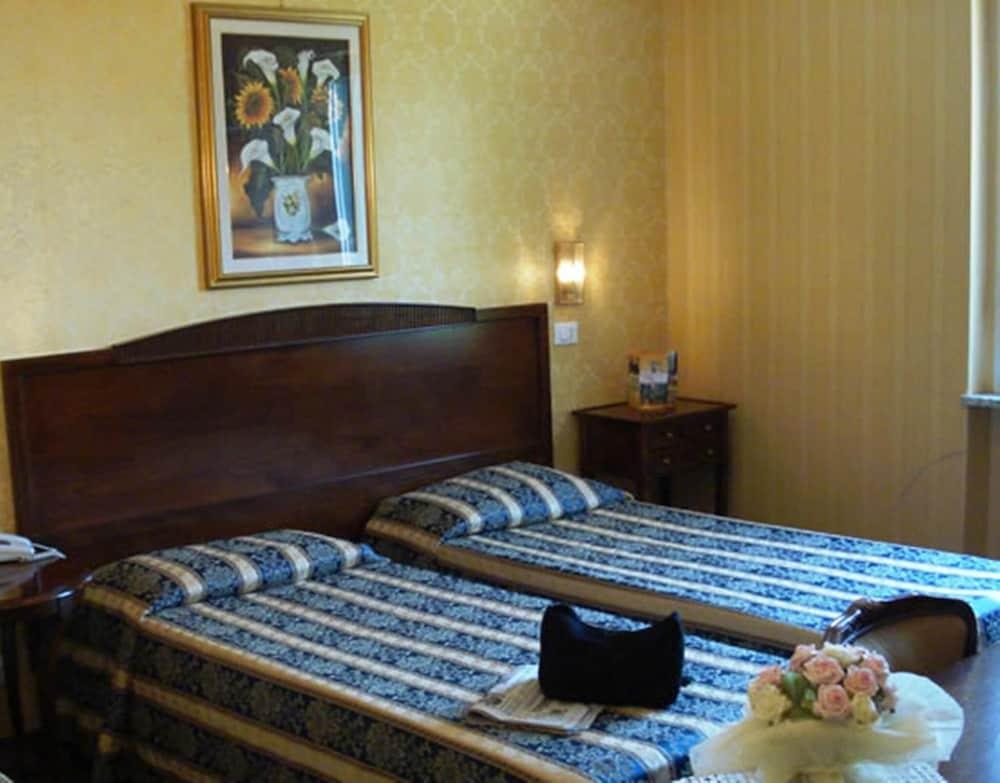 Hotel Villa Aricia Ariccia Exterior foto